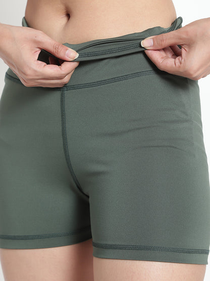 Aero Hottie Hot Shorts - Green