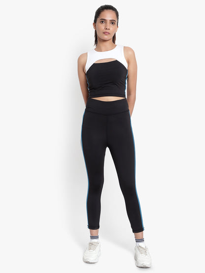 Curve Love Cutout Top- Black